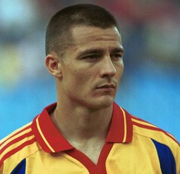 Costel Gâlcă, fost mijlocaș central al tricolorilor