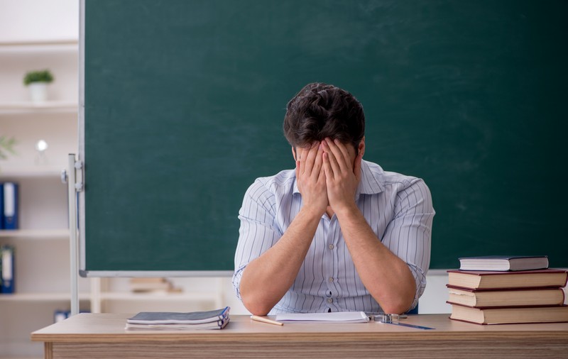 Profesorii rămân fără gradație de merit, după noua lege a salarizării. Cu ce va fi înlocuită