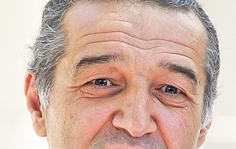 Gigi nu se potoleşte! Becali poartă în puşcărie bijuterii de zeci de mii de euro