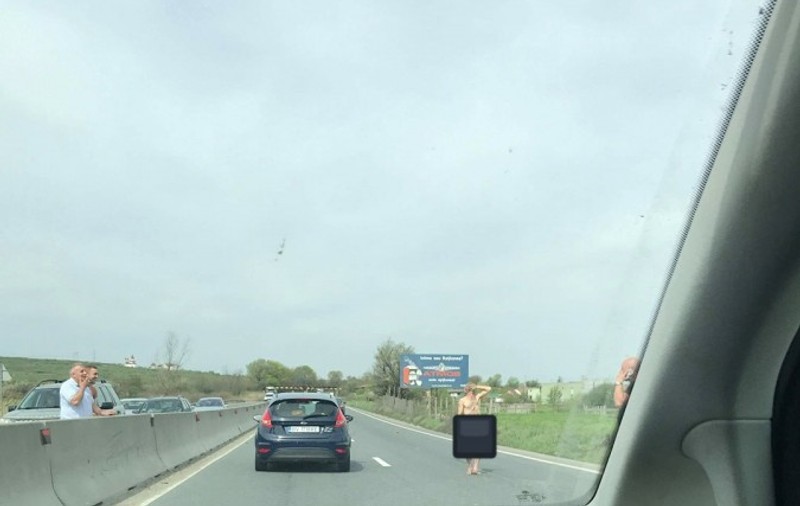 Bărbat gol-pușcă pe DN1, la Veștem! Omul nu știa unde este și îl invoca pe Iisus