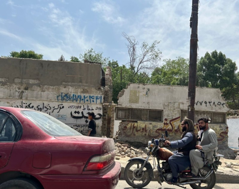 Tânărul ploieștean care a fost două săptămâni în Afganistan pentru a documenta viața sub talibani: „Am stat la grătar cu soldații”