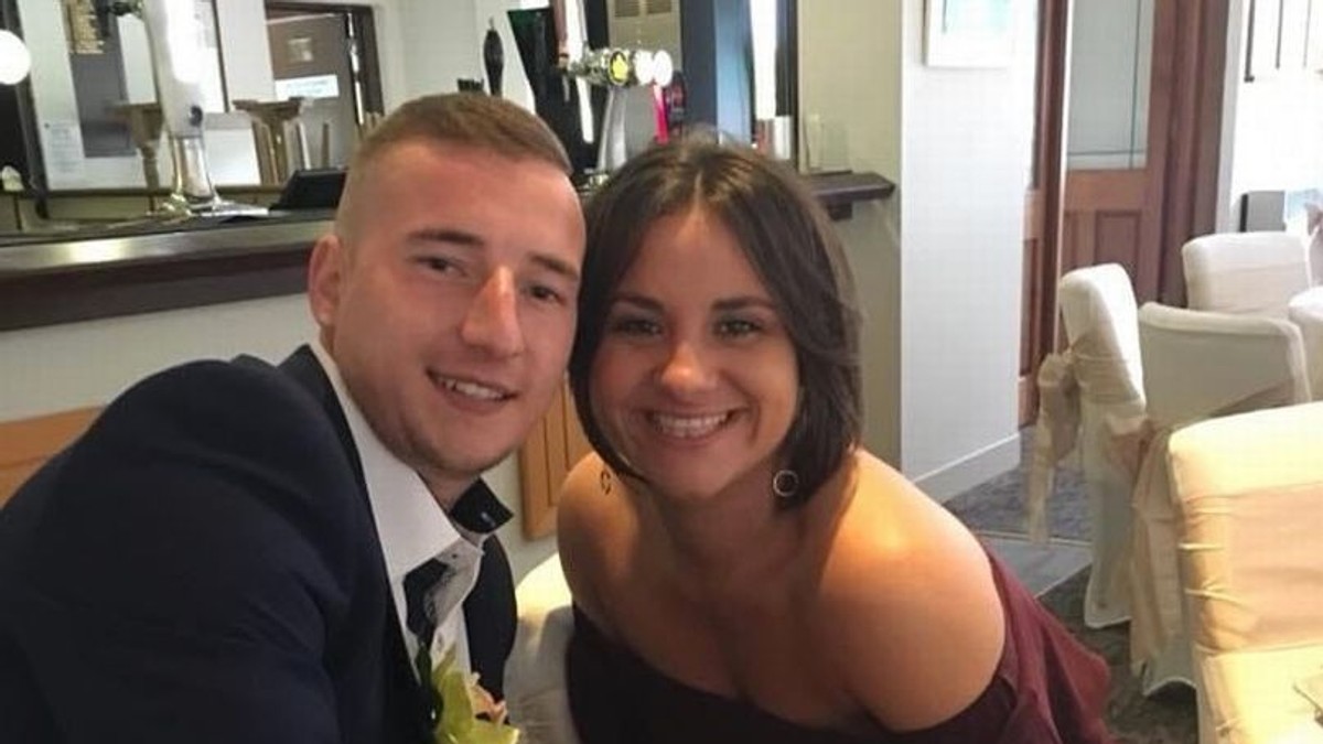 Romeo și Julieta în variantă modernă. O tânără s-a spânzurat în casă, iar iubitul ei s-a aruncat în fața trenului, chiar înainte de înmormântare