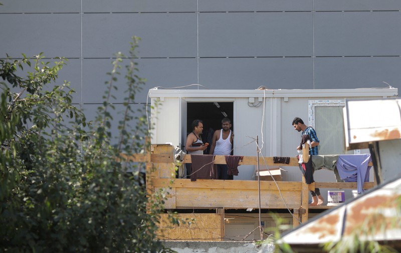 Focar de COVID pe un șantier din sectorul 4. 32 de muncitori indieni, pozitivi la noul coronavirus, au fost internați. Restul de 76 intră în carantină