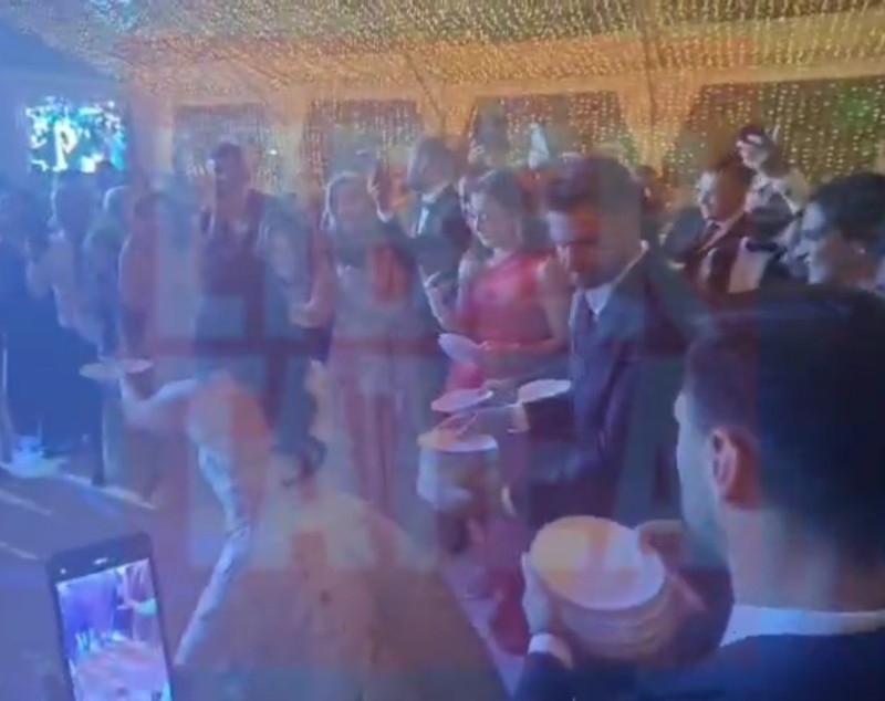 Cum a arătat tortul inedit de la nunta Kirei Hagi cu Thomas Ferfelis. A fost însoțit de un foc de artificii spectaculos | VIDEO EXCLUSIV