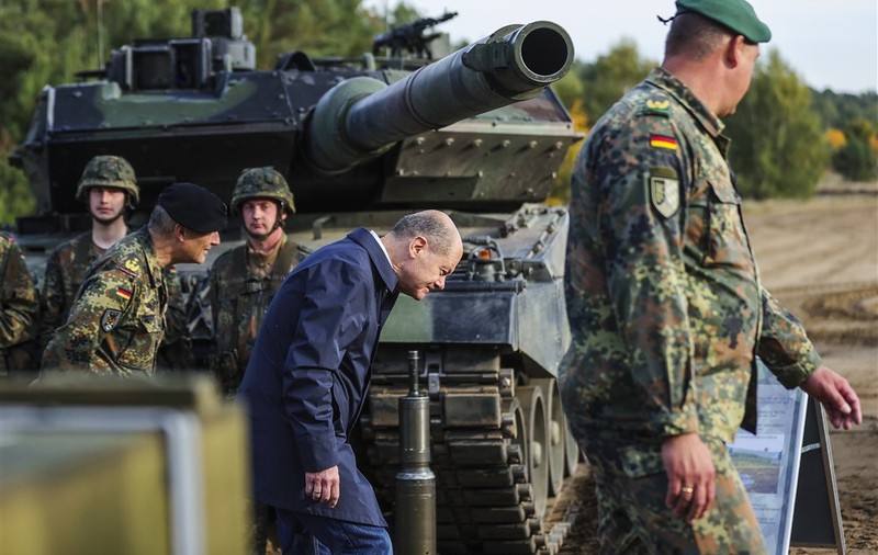 Un co-lider al partidului lui Scholz, reticent faţă de trimiterea în Ucraina a blindatelor Leopard: Niciun stat nu furnizează tancuri de luptă atât de grele