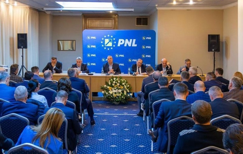 Doi importanți lideri liberali cer ca PNL să dea președintele, fără o alianță cu PSD