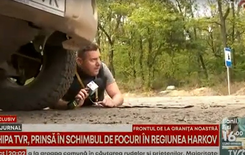 O echipă TVR, prinsă într-un schimb de focuri în regiunea Harkov: „Militarii ne-au spus să stăm culcați pe jos” | VIDEO