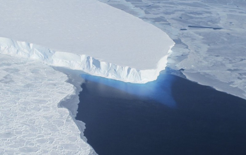 Cantitate imensă de apă de adâncime, descoperită pentru prima dată sub stratul de gheață din Antarctica