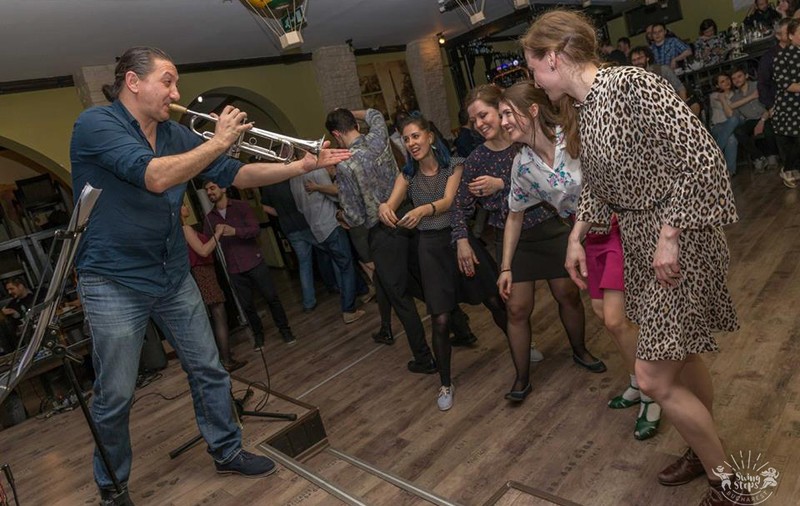 Dansul anilor '30-'40 prinde viață în Capitală. LindyBug, primul festival internațional de swing din București