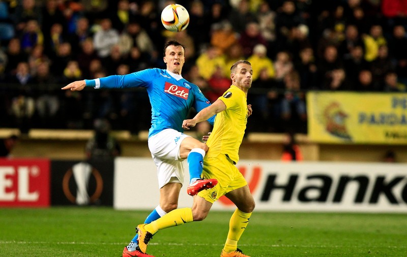Napoli îi dă papucii lui Vlad Chiricheş. Căpitanul naţionalei este dorit tot de un club din Italia