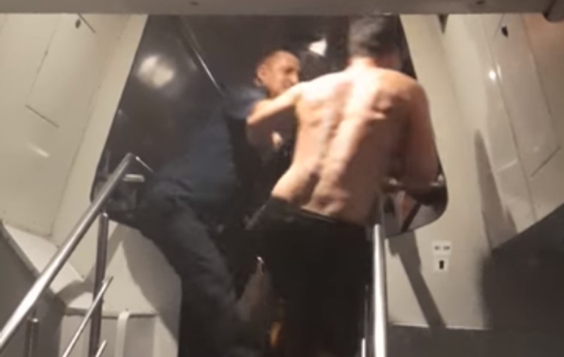 Controlor CFR, luat la bătaie în tren de un bărbat fără bilet. Agresorul este căutat de polițiști