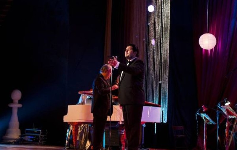 Diaconul care a fost premiat la ”Crizantema de aur” a cântat la ”Odată-n viaţă”! Intră şi vezi momentul din emisia Iulianei Tudor! FOTO & VIDEO
