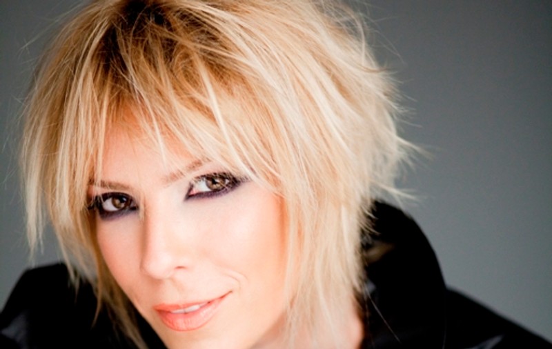 Maria Radu vrea să devină un muzician complet. Acum ia lecţii de chitară!