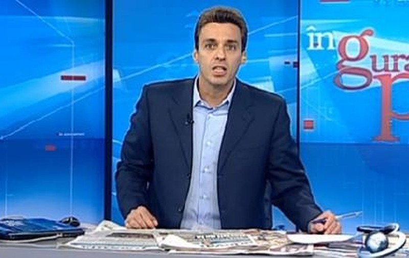 Mircea Badea ar vrea să scrie pe blog, dar fiul său nu-l lasă. Ți l-ai fi imaginat în ipostaza asta? | FOTO