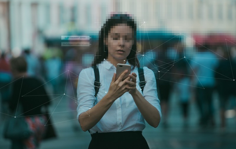 Aproape 4.000 de vedete, victime ale pornografiei trucate cu ajutorul AI. „Este violent, foarte degradant”