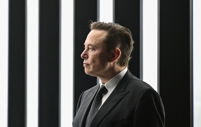 Acțiunile Tesla au scăzut cu 6% după ce Elon Musk a fost acuzat de hărțuire sexuală