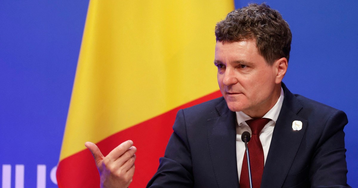 Nicușor Dan surprins în timp ce vorbește la summitul B9 de la Vilnius