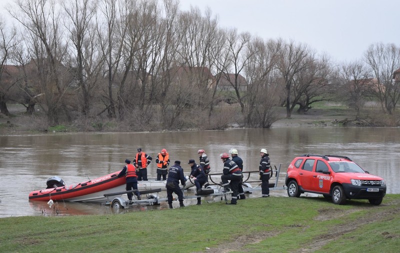 Tânăr căutat de două zile în Timiș, după ce a sărit să facă baie în Bega. Martorii spun că băuse alcool