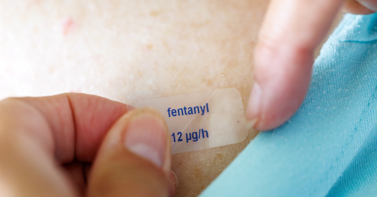 Aplicarea unui plasture cu fentanil
