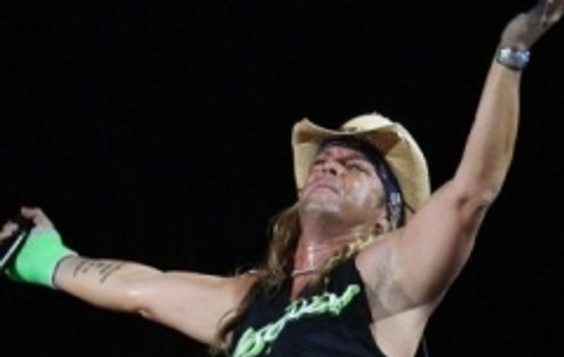 Bret Michaels i-a cerut în sfârşit mâna partenerei sale de viaţă după 16 ani