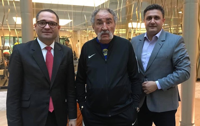 Ion Țiriac l-a primit în trening pe ministrul Sportului. Intră și Simona Halep în campanie?