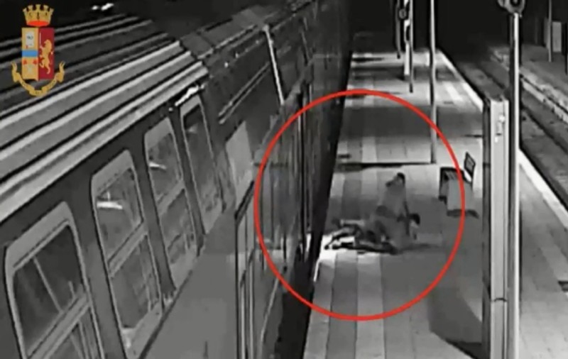 VIDEO | Doi frați români au fost arestați la Roma pentru un jaf! Atacul lor violent a fost filmat