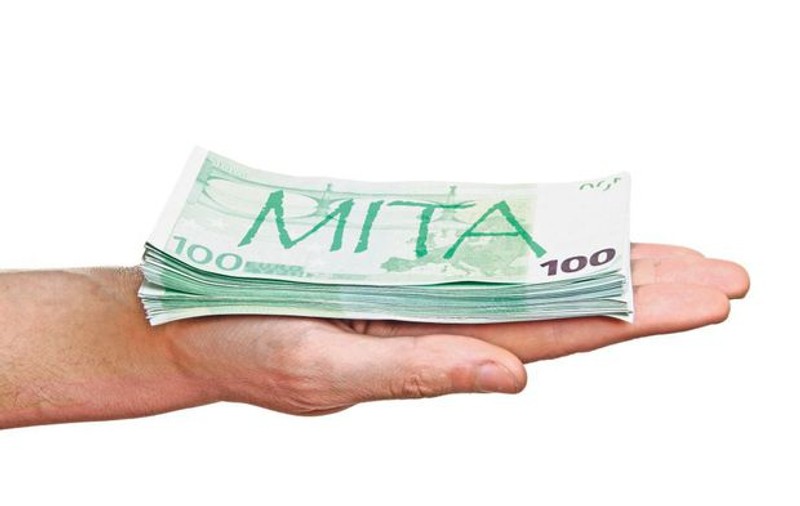 Un polițist din Mureș a refuzat o mită de 400 de euro. O femeie a vrut să-i dea atenția ca fiul ei să nu se aleagă cu dosar penal