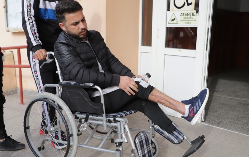 Interlopii care i-au tăiat piciorul unui rival din Cernica rămân după gratii. Cum a decurs primul termen după retragerea magistratului care a instrumentat dosarul