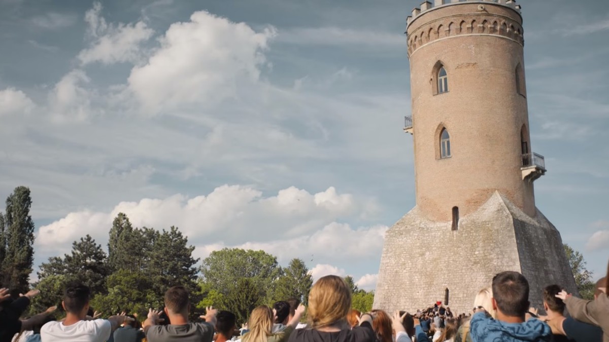 reclamă filmată în Turnul Chindiei