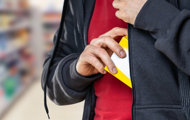 Trei români prinși în Italia după ce au furat alimente de aproape 500 de euro: „Voiam să le trimitem săracilor din România”