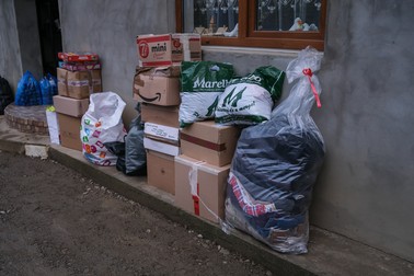Darurile diasporei, adunate pe prispa casei din Bănceni