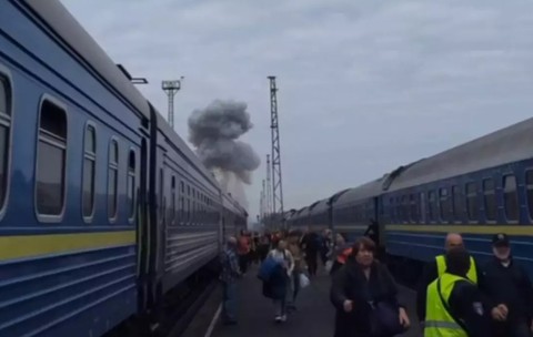 Tren lovit de o dronă rusească, la granița cu...