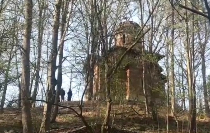Un cadavru mumificat a fost găsit într-o capelă de rugăciuni de lângă o fostă vilă a lui Ceaușescu
