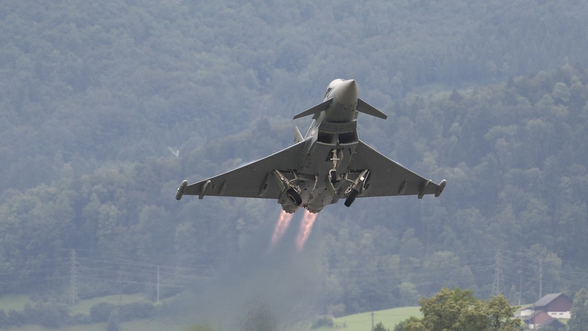 Avioane ale forțelor aeriene italiene fac poliție aeriană cu MIG-urile românești