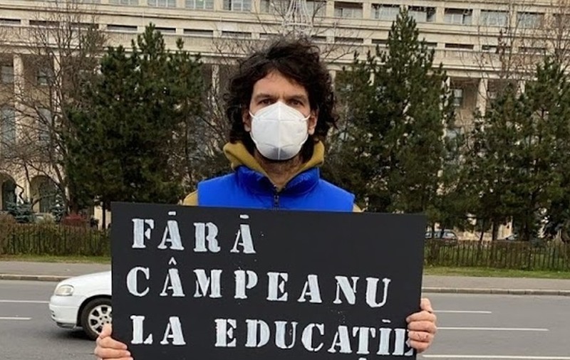 Tudor Chirilă, protest în Piața Victoriei față de numirea lui Sorin Cîmpeanu la Ministerul Educației