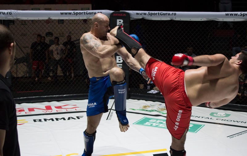 Divizia MMA  Drumul spre Las Vegas trece prin Braşov