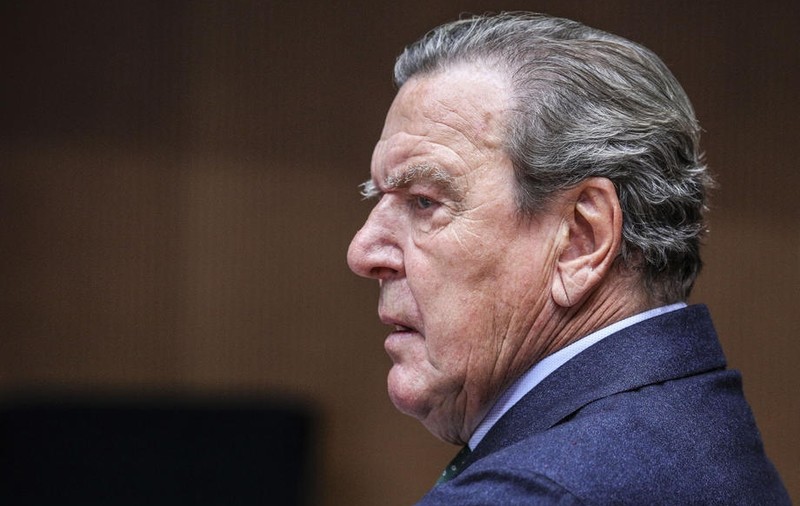 Gerhard Schröder a demisionat din conducerea companiei ruse Rosneft, după ce în Germania i s-au tăiat privilegii de fost cancelar