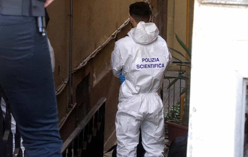 Un bărbat și-a ascuns mama moartă în pivniță timp de trei ani și s-a deghizat în femeie ca să-i ia pensia, în Italia