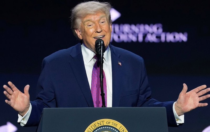 Donald Trump spune că a găsit „documente foarte interesante” despre OZN-uri: „Primele publicări vor începe foarte, foarte curând”