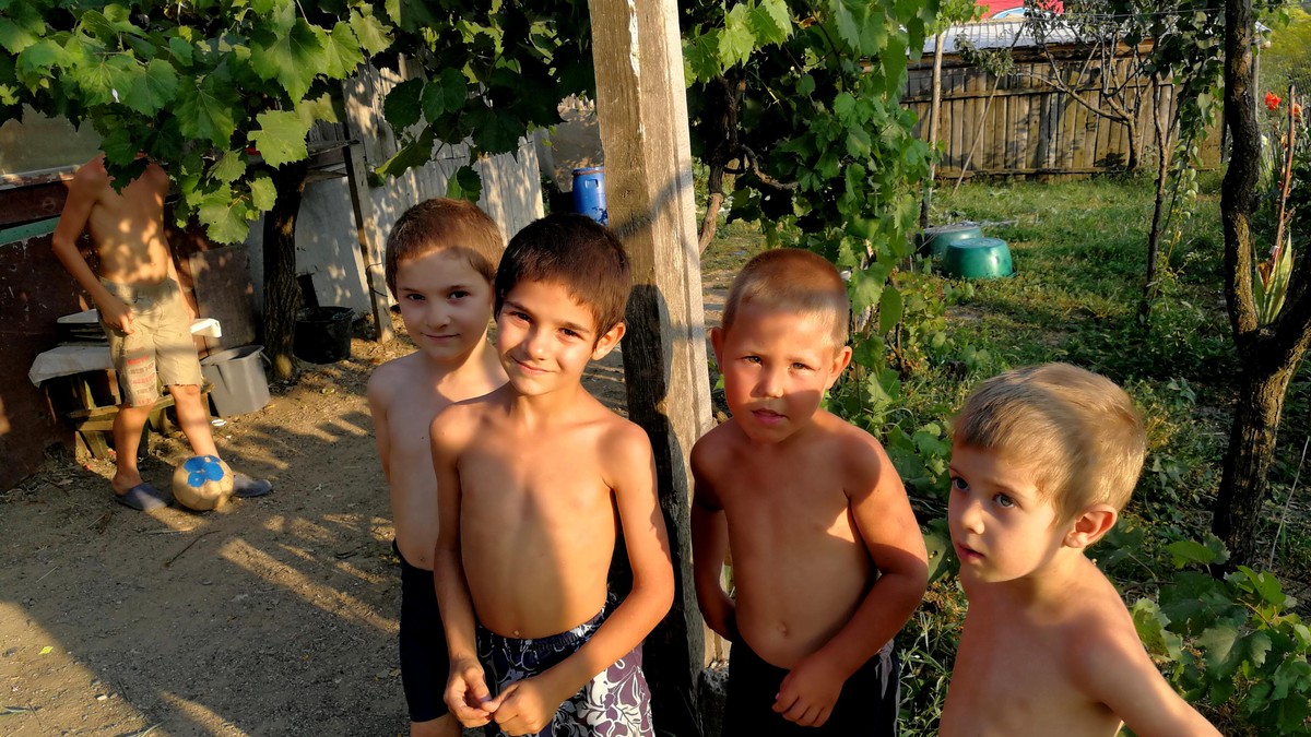 Avocatul Poporului face anchetă în cazul familiei cu nouă copii, din comuna Popricani, județul Iași. Primarul le-ar refuza alocațiile