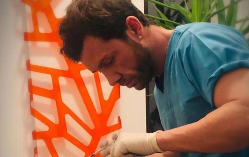Cele mai tari glume despre Matthew Mode, falsul medic care a operat în România: "A făcut o treabă foarte bună când mi-a parcat mașina"
