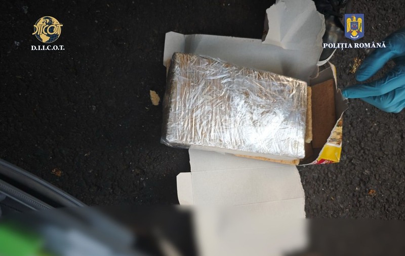 Cum a rămas un traficant din București fără un colet cu 1,3 kg de cocaină. De unde aducea drogurile