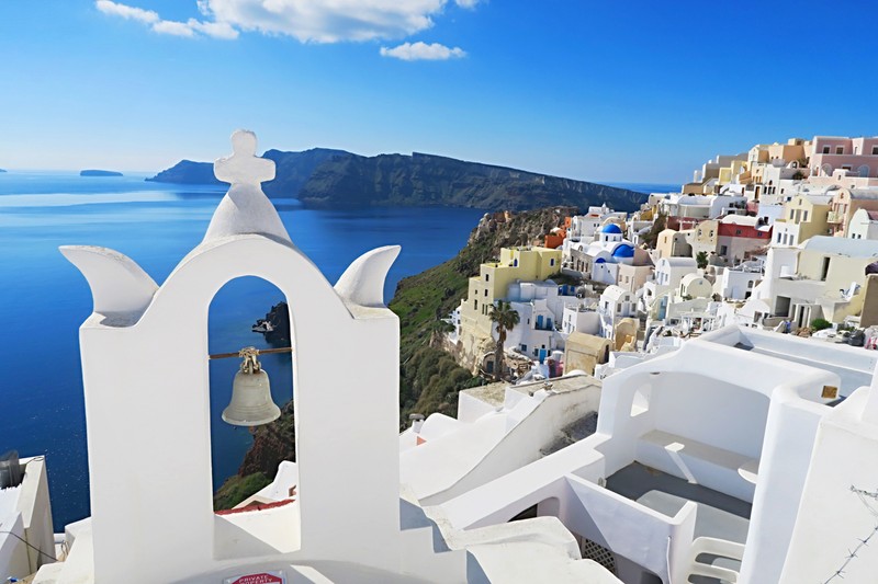 Santorini în celebrele tonuri de albastru și alb. Foto: Shutterstock