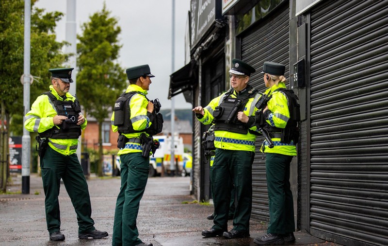 Poliția din Irlanda de Nord a publicat, din greșeală, datele personale ale tuturor ofițerilor săi. De ce breșa este deosebit de sensibilă