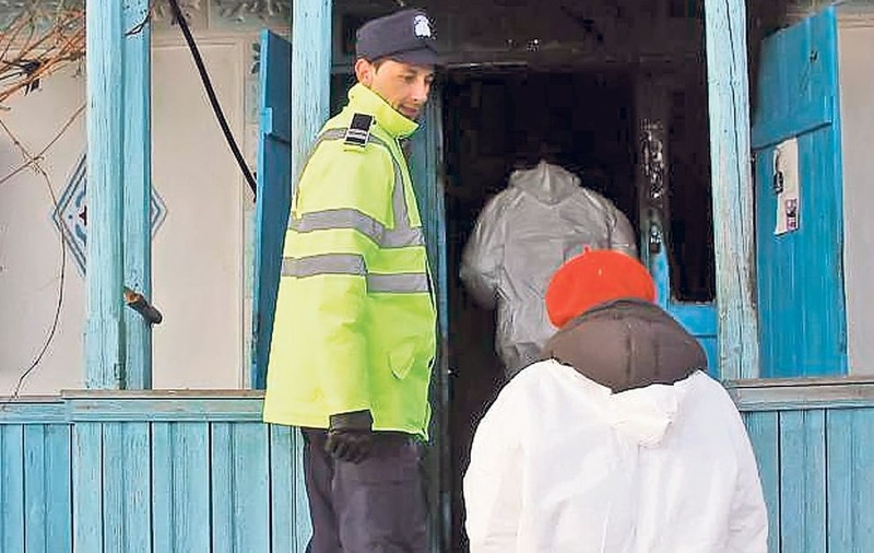 Şef de post prins cu permis fals