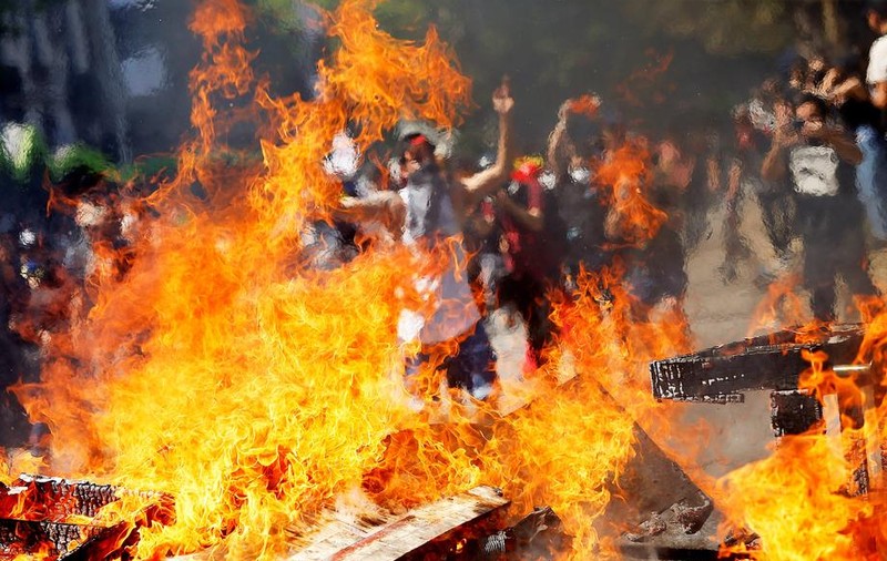 Violențe în Chile. Spitalele nu mai fac față sutelor de împușcați. Răniții sunt pe moarte din cauza lipsurilor