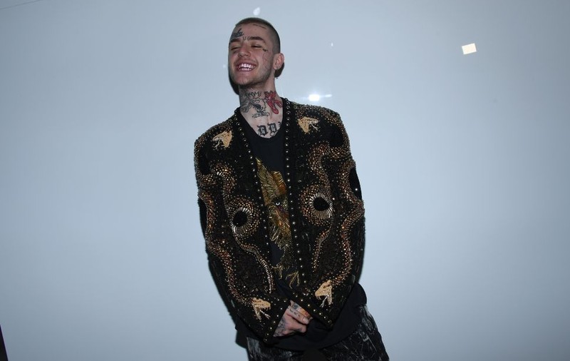 Rapper-ul Lil Peep a murit din cauza unei supradoze. Avea doar 21 de ani