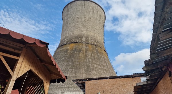 Fosta termocentrală pe cărbune din Doiceşti a funcţionat din 1953 până în 2009. După închidere, a trecut prin toate etapele destrămării, începând cu vânzarea la un preţul modic şi terminând cu demolarea unor părţi din construcţie.