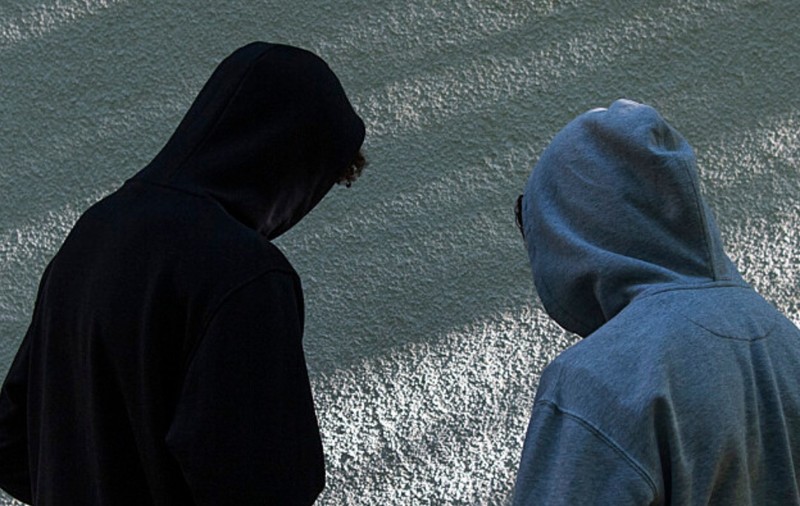 13.000 de euro pentru crimă. Atât primesc adolescenții din partea bandelor care îi angajează să le ucidă rivalii, în Suedia