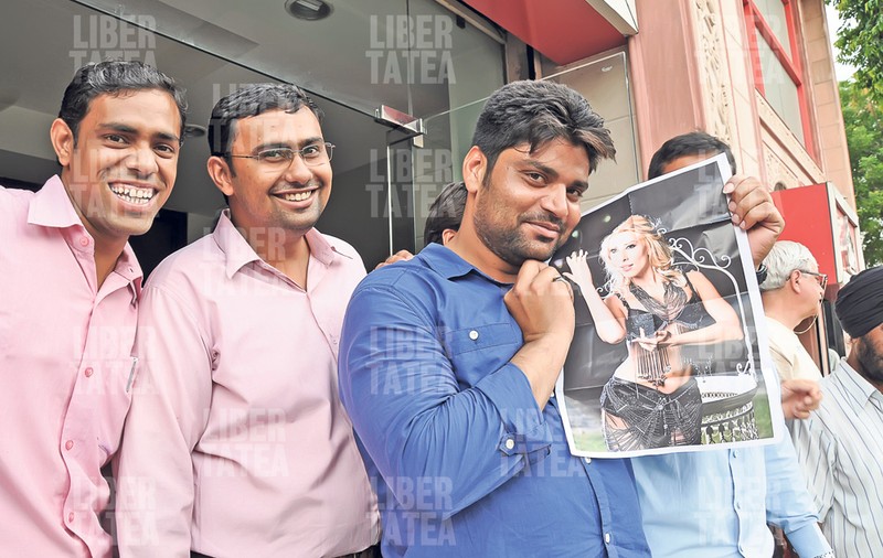 Libertatea, pe urmele Iuliei Vântur în India. E FENOMENAL ce a provocat blonda acolo!